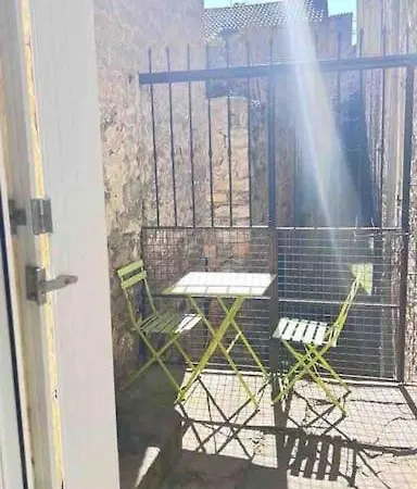 Apartment *petit Cocon Au Coeur Du Village* Saint-Georges-de-Luzençon